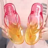 Hausschuhe CO320hionable Sandalen für Frauen Sommer Netto Infrarot Tragen Student Koreanische Version Kristall Flip-Flops Flache Soziale Transparent Strand