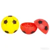 Football Ball Shape Plastic Round Golf Grinder fumant Herbe 56 mm Grinders 2 pièces Couches de tabac à base de cigarette Spice Crusher Miller Moulls avec des boîtes d'affichage