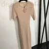 Vestidos Casuais Básicos Designer Sexy Hip Wrap Knit Dress Womens Designer Bordado Manga Curta Senhora Saia Cintura WERW