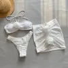 Damen-Bademode, sexy dreiteiliger Badeanzug für Damen, stilvolles dreiteiliges Bikini-Set mit Blumendekor, vertuschender Rock für den Sommer