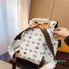 2024 mochila sacola graffiti couro sacola de compras mochila ao ar livre de luxo hiaa