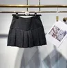 2024 printemps blanc/noir femmes deux pièces robe concepteur sans manches haut pour femme et jupes plissées ensembles 3275