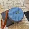 Damesontwerper Blue Denim V-Stitch Ronde ijdelheid Box Tassen Chevron-lijn gewatteerde cosmetische kast met elkaar verweven keten Ghw Crossbody schoudermake-upzak 17 cm