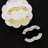 Pimler Broşlar Ünlü Tasarım Altın Luxurys Desinger Broş Rhinestone İnci Mektup Broşlar Takım Pin Moda Takı Giyim Dekorasyonu Yüksek Kalite Accesso