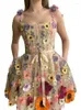 Grundlegende Freizeitkleider 3D-Blumen-TLE-Quadrat-Ausschnitt-Mini-Sling-Kleid Weibliches rückenfreies A-Linie-Kleid Kurzes Vestidos Frauen-schickes Abend-Cocktail-Otdfe