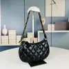 Chain Joker fashion retro rhombic letter logo zipper opening and closing portable shoulder bags ladies classic black