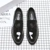 Freizeitschuhe Britisches Design Herren Hochzeit Party Formelle Kleidung Lackleder Sommer Oxfords Schuh Schwarz Weiß Quasten Müßiggänger Männlich