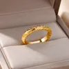 Klastrowe pierścionki ze stali nierdzewnej kwiatowy kwiat kwiatowy dla kobiet w stylu vintage złoty kolor żeński palcem 2024 Trend biżuteria