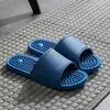 Pantoufles Pantoufles 2023 nouvelles femmes Massage des pieds intérieur doux bloc coulissant hommes anti-dérapant salle de bain tricot soins chaussures Couple mode H240326VBPF