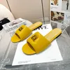 Kvinnors designer tofflor riktiga lädermönster sommar platt botten bokstav sandal tofflare flip flops lyxig platt fast colorwomen utomhus strand sandaler stilett