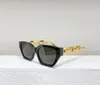 Gold Black Cat Eye Solglasögon Dark Grey Lens 1474 Kvinnor Fashion Solglasögon UV -glasögon med Box1669698