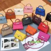 Ky Tote Bags Trusted Роскошная кожаная сумка с серебряной пряжкой Мини-маленькая женская сумка 2024 Новая сумка с крокодиловым узором Ручная сумка на одно плечо Диагональ Str с логотипом HBG2