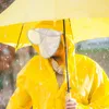 Regnrockar maskerar kvinnors regn poncho lätt med regnrockplastmössa