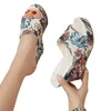 Pantoufles Pantoufles 2024 Femmes Chaussures Mode Tongs Décontractées Été Vintage Imprimé Floral Peep Toe Wedge 35-42 H240326QNWL