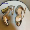 Sandaler Guldpatentläder Fretwork Foot Pump 2022 Senaste designer Buckle Strap High Heels Circular Foot Crystal Pump Womens Shoesl2403