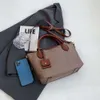 Projektant torby na ramię sprzedaje torby damskie na gorącą markę za 50% zniżką Nowe wysokiej klasy nylonowe dojazdy do pojedynczego ramienia Crossbody Duże Women