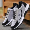 Casual Shoes 2024 Męskie trampki retro bieganie dla mężczyzn grube dolne patchwork męskie sportowe modne zapatos hombre