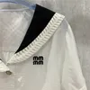 Przycięte koszule szal granatowy styl topy designerskie ubrania haftowane litery krótkie tlenu białe koszulki
