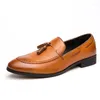 Buty zwykłe męskie skórzane frędzlowe włoskie ubiórki Office Footwear Modna elegancka Oxford dla mężczyzn