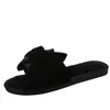 スリッパスリッパクーテリリ2024新しいファッションスライドレディース冬の暖かい靴下土壌装飾ウィットとフラットスチールサイズ36-41 H2403268iyx