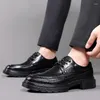 Casual Shoes Patent Leather Men Oxford Brogue British Style Sneakers Trainers pekade formell plattformsklänning