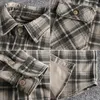 Camicia a quadri in tessuto spazzolato con risvolto a maniche lunghe retrò americana primavera Moda uomo 100 camicette casual larghe lavate in cotone 240326