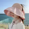 女性のための広い縁の帽子の夏