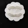 Pins Broches Mode Luxe Dames Designer Broches 18K Vergulde Inleg Kristal Strass Broche Charme Merk Letter Broche Pin Sieraden Accessoires Geschenken Y2403