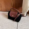 Omuz çantası tasarımcısı, kadınlar için% 50 indirim ile sıcak marka kadın çantaları satıyor Yeni tip elle kalma tek omuz crossbody ve