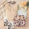 Kläder sätter fokusnorm 3 st härliga baby flickor sommarkläder set ärmlös frill trim ribbad romper blommor/leopard tryck shorts båge