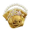 Decoratieve bloemen Hoogwaardige zijde Rose Flower Bouquet met groot gouden kristal en steentjes vaste broche pols set