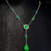 Catene Collana di calcedonio naturale di Hetian Design lungo Stile cinese Fascino di lusso Catena di pasta all'uovo Ciondolo verde Gioielli da donna