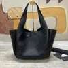 Borsa shopping grande da donna in pelle testurizzata BEA Borsa shopping classica con lettera dorata Borsa hobo di lusso Borsa a tracolla nera