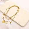 Collares pendientes Nunca se desvanece Chapado en oro de 18 quilates Marca de lujo Diseñador Colgantes Collares Pulsera de acero inoxidable de 2 capas Gargantilla con letras Collar colgante Cadena Jewe