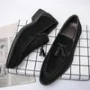 Casual Schoenen Heren Loafers Merk Suède Vintage Slip-on Klassieke Mannen Rijden Bruiloft Mannelijke Jurk Kwastje Puntig