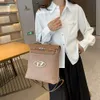 Schultermodetaschen Designer verkaufen Unisex -Taschen von beliebten Marken bei 50% Rabatt Fashion Handheld Bag Damen Neue Rucksack beliebter einfacher Crossbody