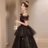 Czarna sukienka na jedno ramię dla kobiet z wysokiej klasy luksusowych i niszowych dorosłych prezentów Puffy Bankiet Hosting Advanced Sense of Art Examination