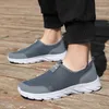 Casual Shoes Men Vulcanize Mesh Lightweight Bekväma Sneakers 2024 Sommarmode Slip på lägenheter Male Loafers