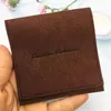 Cadeau cadeau moutonsew en gros 9x9cm daim luxe logo personnalisé enveloppe forme bijoux collier voyage emballage pochette