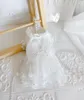 Vestuário para cães feitos à mão com design exclusivo roupas para animais de estimação vestido de casamento dama de honra renda branca tule pérola arco outwear pequena festa de fada princesa