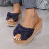 Pantoufles Pantoufles Soes pour Femmes Été Mode Moderne En Plein Air Simple Princesse Beac Femmes Bow Wedge H240327