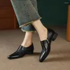 Chaussures habillées pointues Pompes à talon Mid Talon Square 2024 Haubaise dames Slip-on Slever / Automne Couture Adulte solide