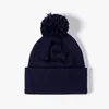 Bérets Bonnet tricoté Automne Hiver Chapeaux pour hommes Femmes Bonnet avec pompon Casual Coréen Protection d'oreille Chapeau Femme Solide Noir Garder au chaud