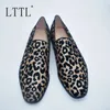 Casual skor klassiskt modemärke mocka för män guld leopard glitter loafers designer sommar manlig lägenheter bröllop