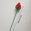 装飾的な花の手織りイチゴが終わった永遠の花のブーケかぎ針編みシミュレーションウェディングバレンタインデーバースデーフェスティバルギフト