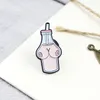 Broşlar pembe süt içecek dişi göğüs şeklindeki pipet içecek yoğurt şişesi seksi sevimli pimler özel kadın aksesuarlar süs
