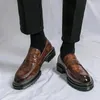 Buty swobodne marka mężczyzn ubierają się klasyczna skóra do pracy w biurze Oxfords okrągłe palce patentowe
