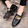Sapatos casuais masculinos lisos pretos dourados formais sapato de couro pu vestido m254