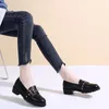 Sapatos casuais sólido preto patente couro oxfords mulheres apartamentos rebite fivela de metal deslizamento na plataforma das senhoras plus size mulher