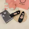 24SS MIUS Pink Balet Buty damskie łuk francuskie płaskie buty 23 wiosna/lato nowe Mary Jane Flat Buty